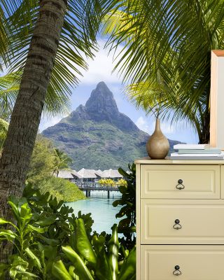Mount Otemanu Framed Wallpaper