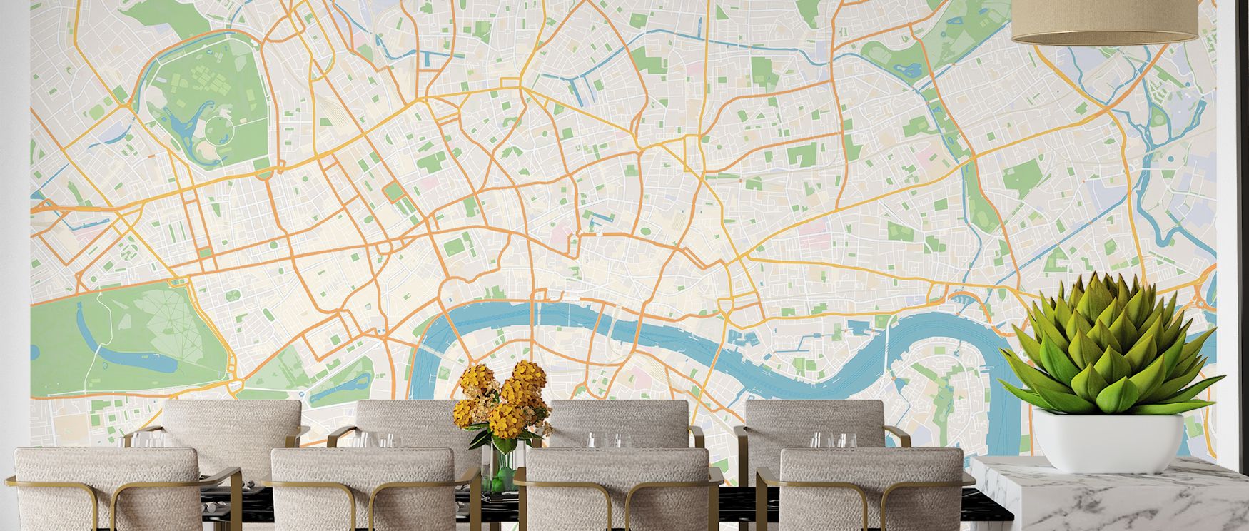 In this wallpaper, cartographic details glow in vibrant tones. The Central London Color design enriches bedrooms or offices with style. Its imagery offers both curiosity and decorative refinement. 