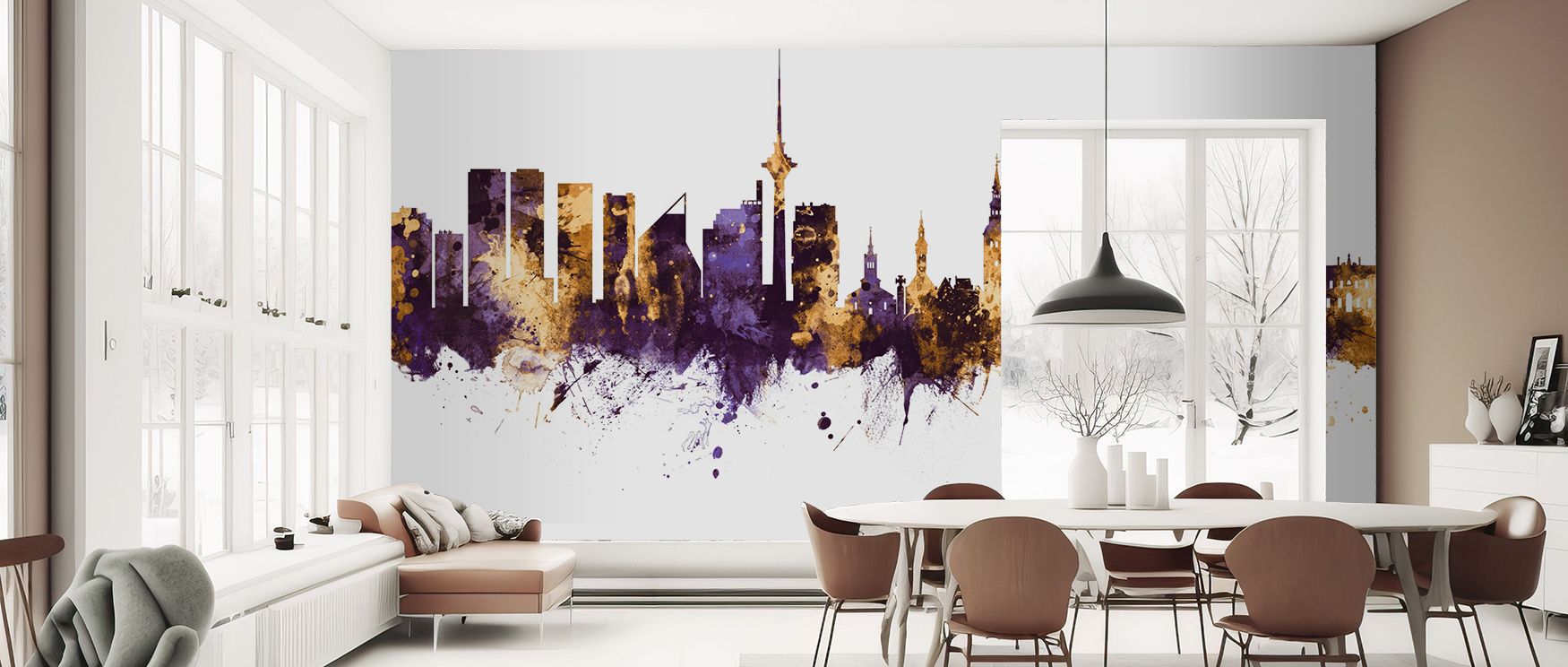 The imagery of Tallinn Estonia Skyline Purple & Gold Wallpaper radiates heritage where rooftops glow luminous in tonal balance. Interiors glow with refinement, enriching bedrooms or living rooms with sophistication. Walls glow with artistry, shaping poeti